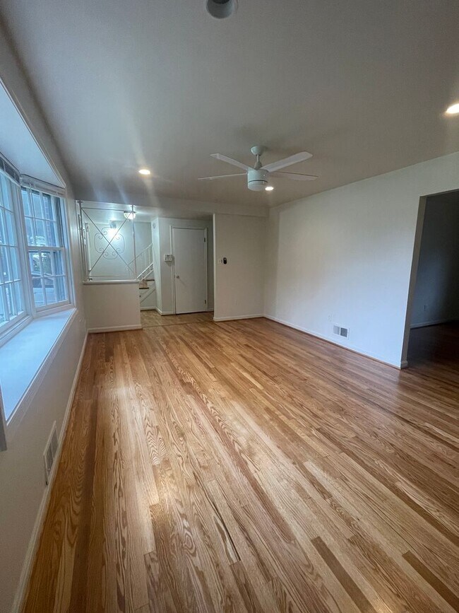 Building Photo - Single Family in Silver Spring
