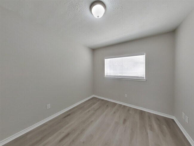 Building Photo - 5907 Misty Meadow St