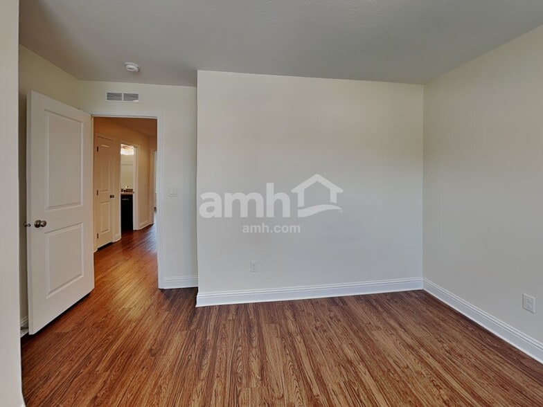 Building Photo - 59 S Lancaster Dr