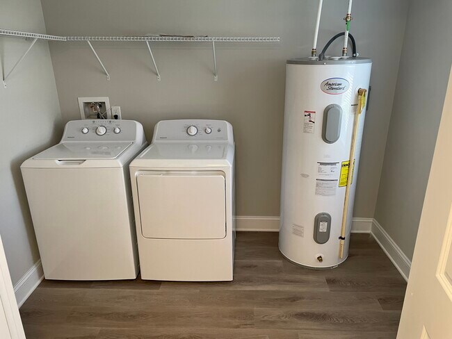 Building Photo - 3345 E Ridge Rd