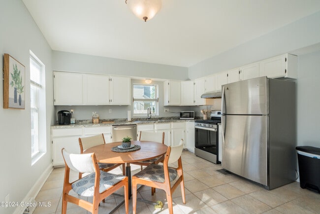 Building Photo - 9 Bolster Ln NE