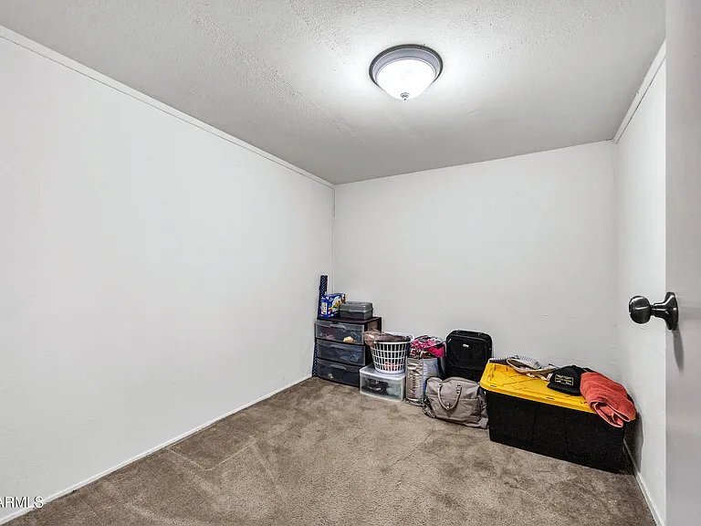 Building Photo - 2801 W Glenrosa Ave