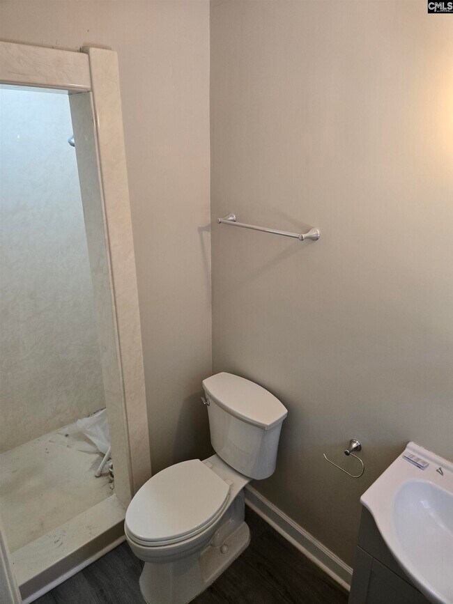 Building Photo - 42 Raintree Ct