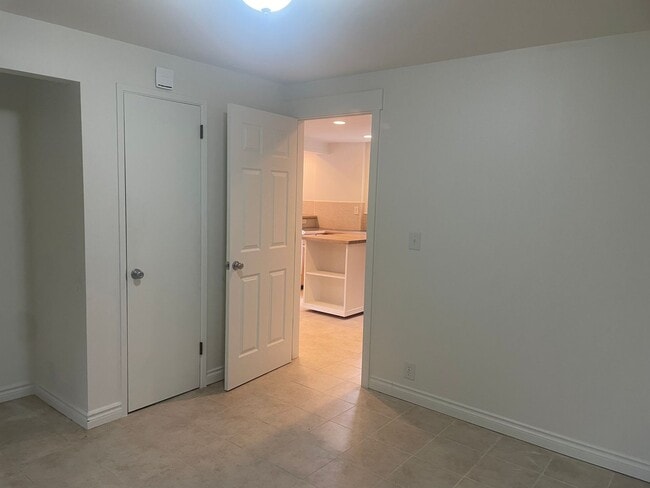 Building Photo - Nicely Maintained Clinton Home with Upgrades and Fenced Yard!