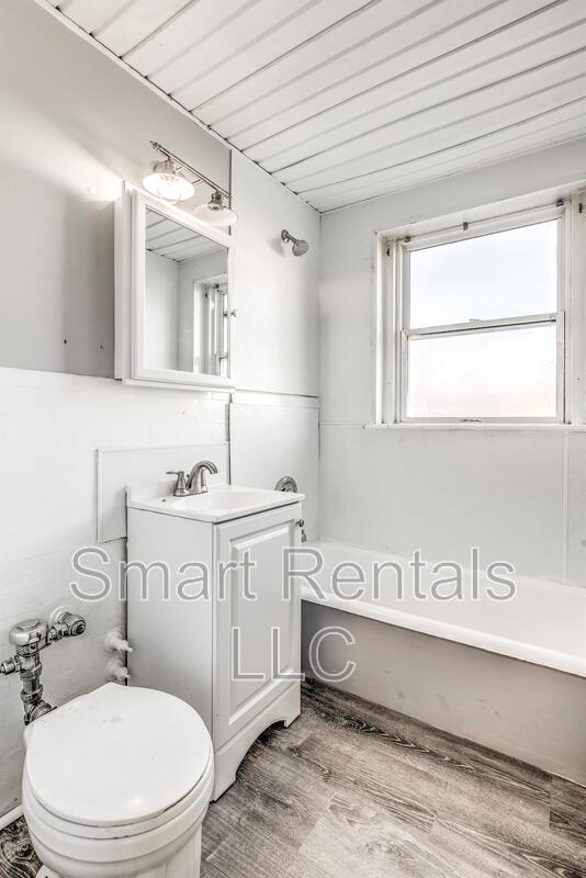 Building Photo - 807 Clara Ave