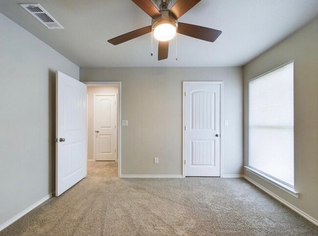 Building Photo - 2911 Urbana Pl