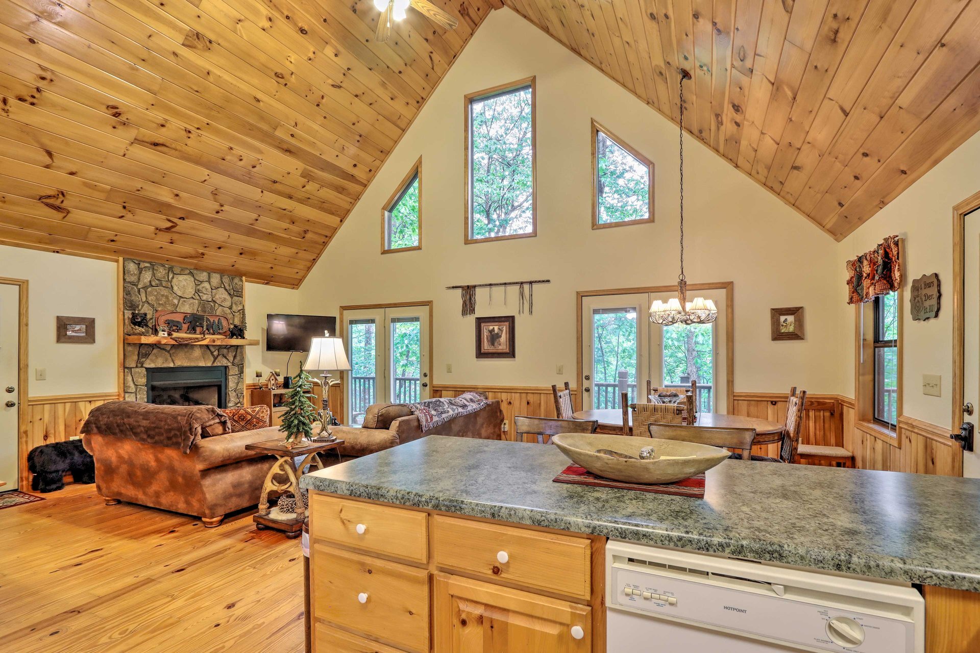 Building Photo - 100 Carvers View Trl