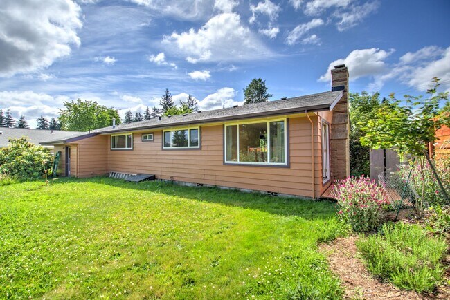 Building Photo - West Olympia 2bd 1 bath Cottage Rambler with Garden Space