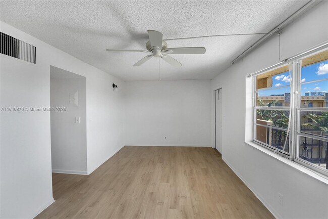 Building Photo - 2145 Pierce St