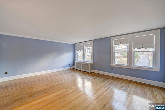 Building Photo - 348 Orchard Terrace