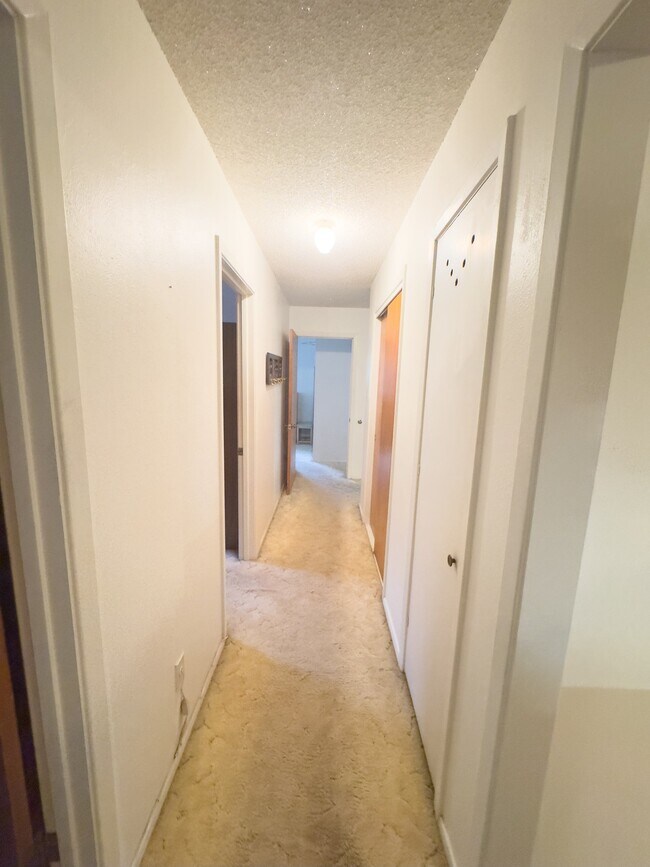 Building Photo - 705 Greenway Dr