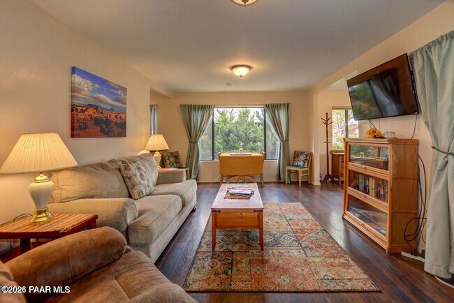 Building Photo - 502 Western Ave