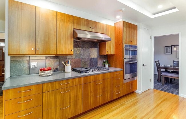 Building Photo - 7684 Surrey Ln