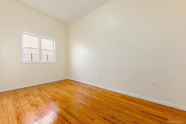 Building Photo - 954 E 104th St