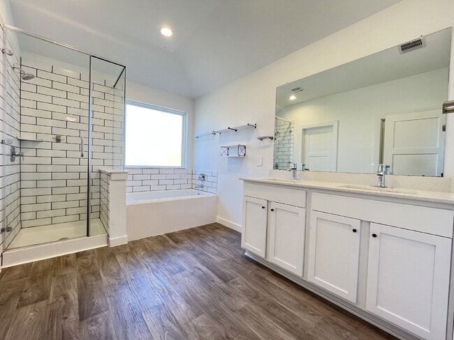 Building Photo - Modern 4-Bed Home with Office in Fosters Ridge Near The Woodlands | Open Layout & Resort-Style Am...