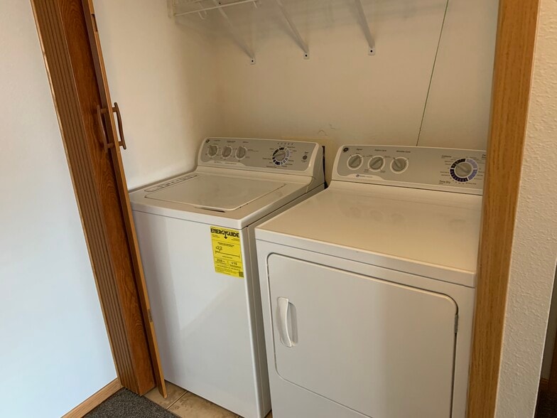 in unit laundry - 435 Cedar Pl