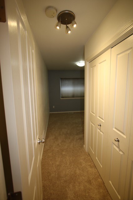 Building Photo - 3 Bedroom Condo close to JBER and Shopping!