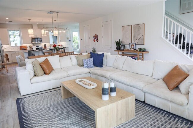 Building Photo - 950 SW Pr Ave