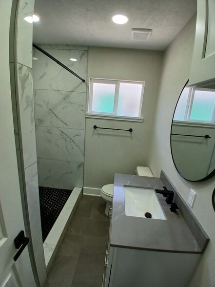 Restroom - 3904 Moore St