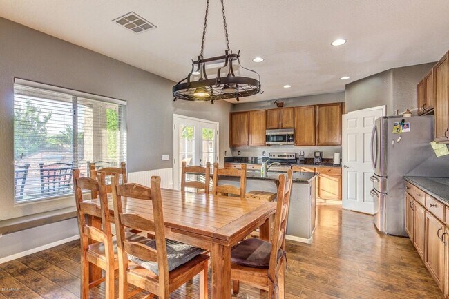 Building Photo - Gorgeous 5 Bedroom 3.5 Bath Stetson Valley...