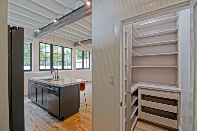 Building Photo - Completely Remodeled, Custom 3BR2BA Home w/ Spacious Floorplan, Amazing Indoor/Outdoor Space, Gat...