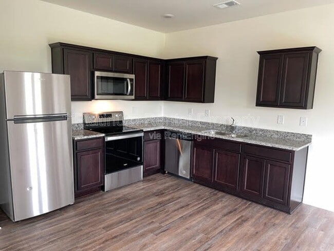 Building Photo - 202 Grand Central Wy