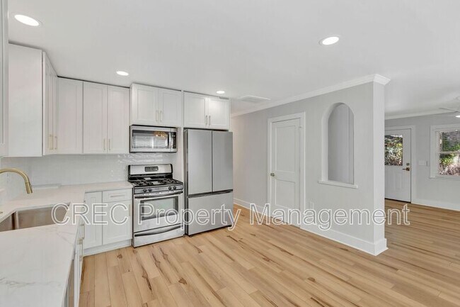 Building Photo - 1757 Skinner Ave