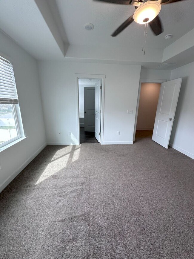 Building Photo - BEAUTIFUL 3-BEDROOM 2.5 BATH TOWNHOME FOR RENT