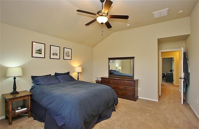Building Photo - Gorgeous Home in Heritage Oaks with All Ap...