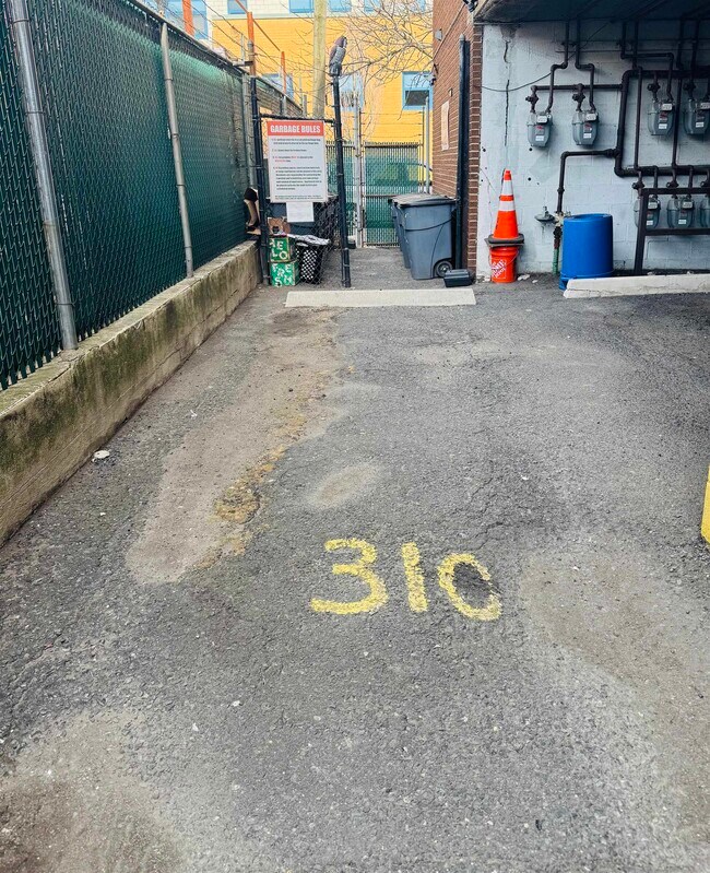 Building Photo - 603 55th St