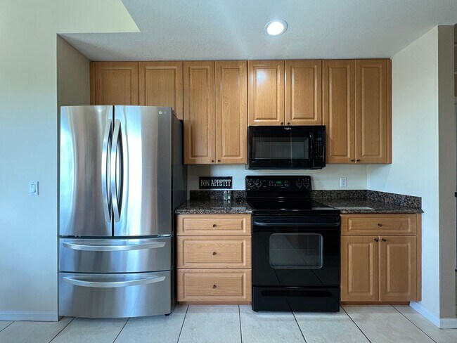 Building Photo - Furnished/Short Term Rental ** Available 9...