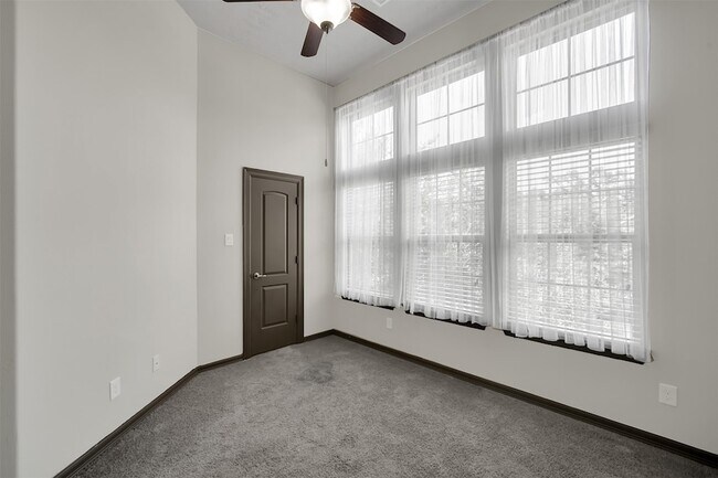 Building Photo - 111 Aventura Pl