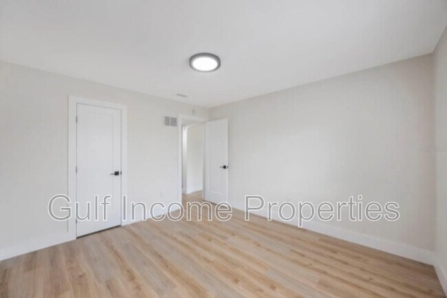 Building Photo - 1934 18th Ave S