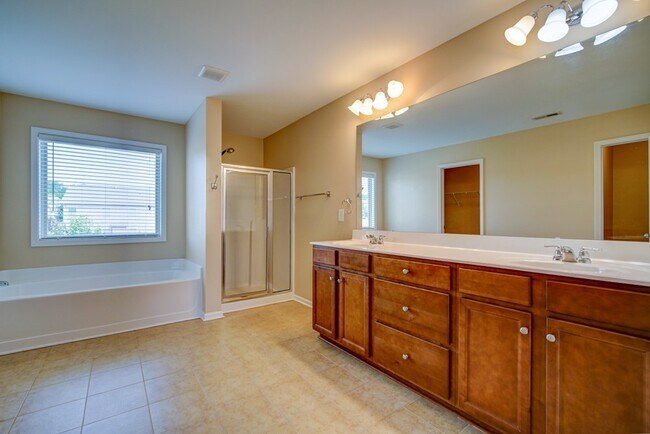 Building Photo - Gorgeous 4/5 BR, 3 BA, 2 Car Garage Home with Fenced Backyard and Large Storage Unit