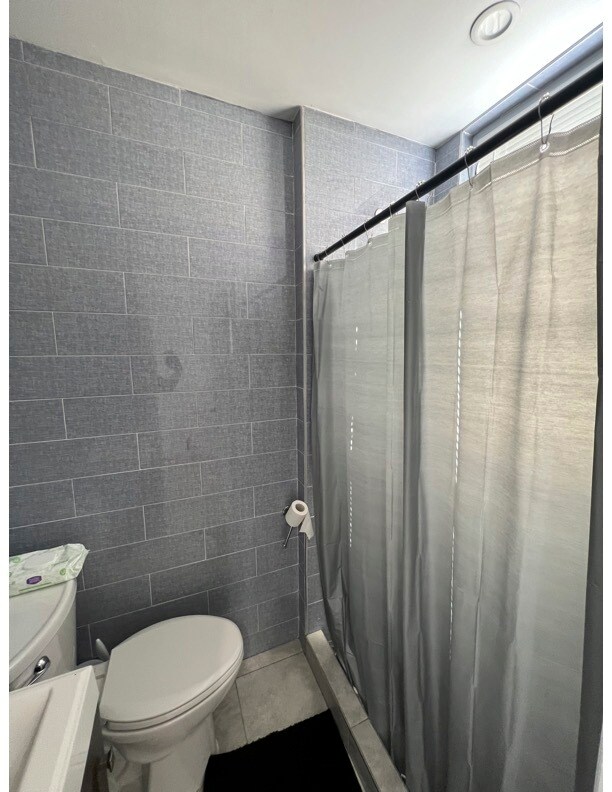 Building Photo - 146 S Main St