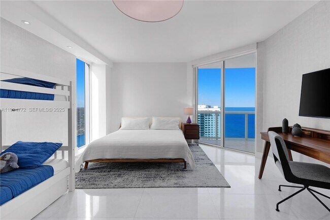 Building Photo - 2711 S Ocean Dr