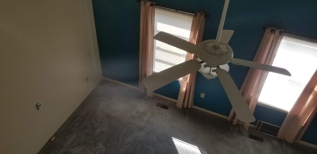 Building Photo - 2BR/1.1BA Townhouse in Newark!