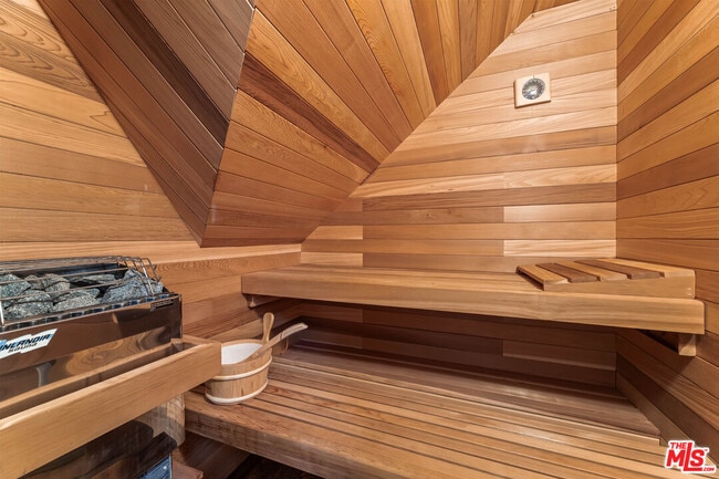 Building Photo - 602 11th St