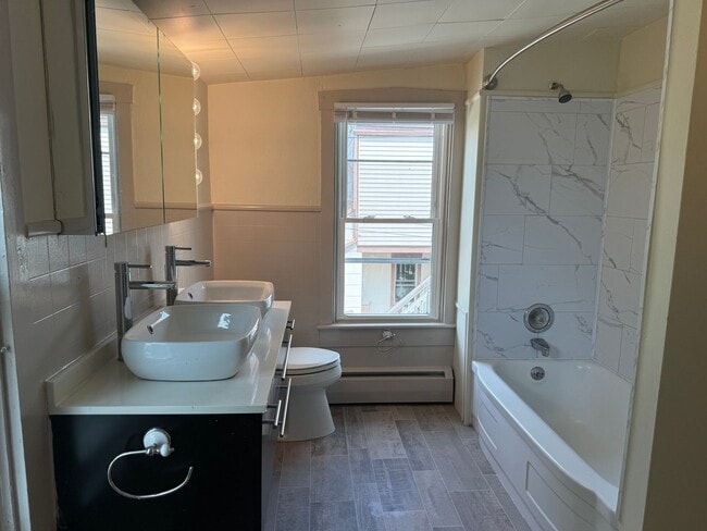 Building Photo - Spacious 3 bedroom 1 Bathroom Home in Manh...