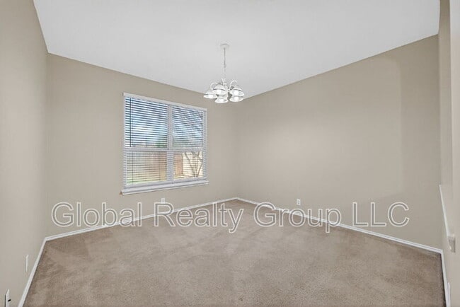 Building Photo - 216 Silver Wing