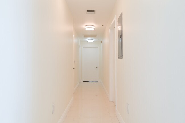 Building Photo - 90 SW 3rd St