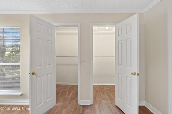 Building Photo - 9960 Moorings Dr