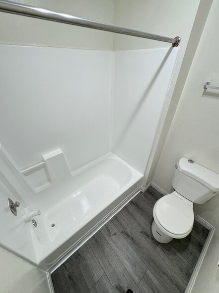 Building Photo - 1133 E Alosta Ave