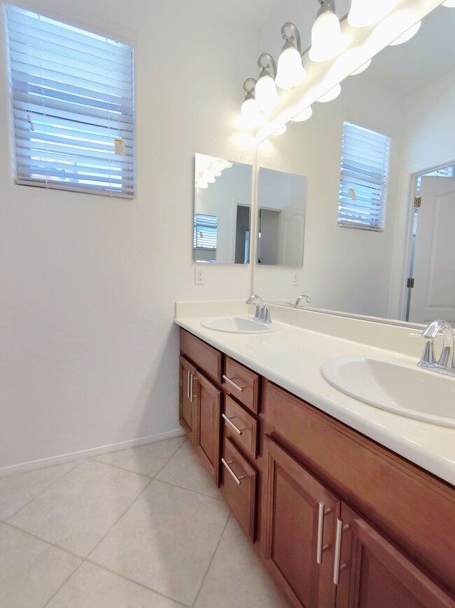 Building Photo - 10095 Lady Apple Dr