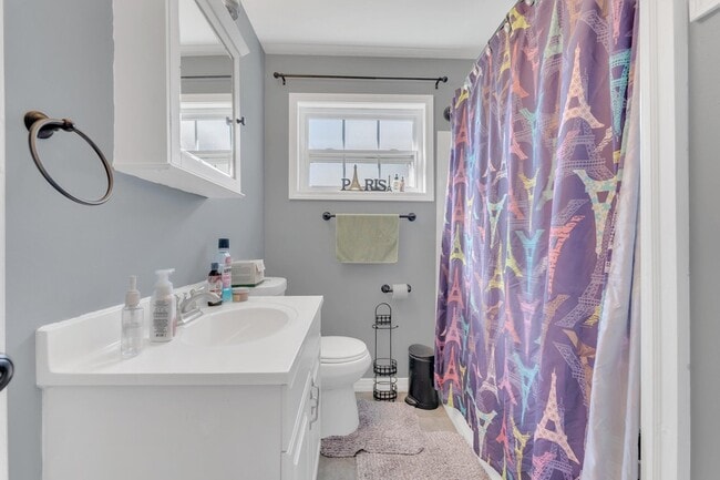 Building Photo - 818 Kaye St