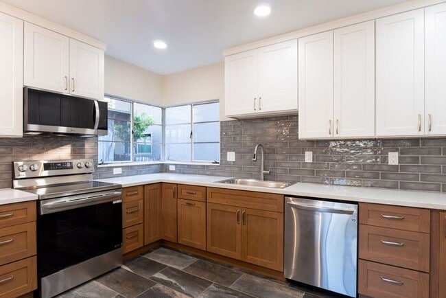 Building Photo - Thoughtfully Updated 2 bedroom Home in Pacific Grove