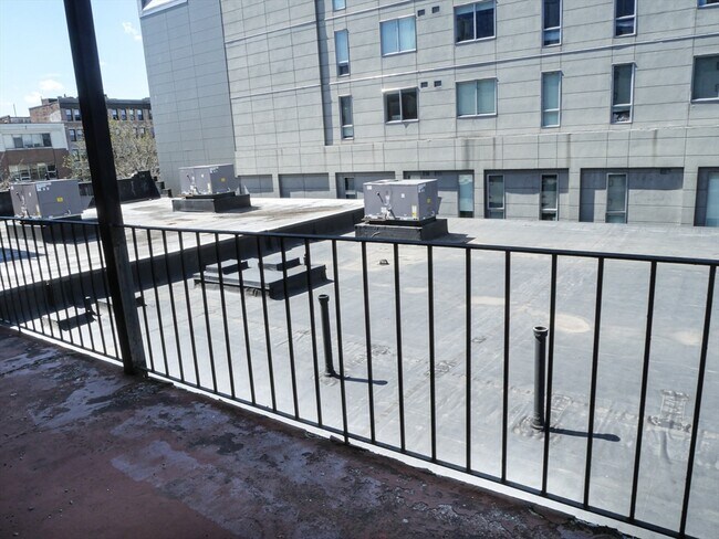 Building Photo - 1039 Commonwealth Ave