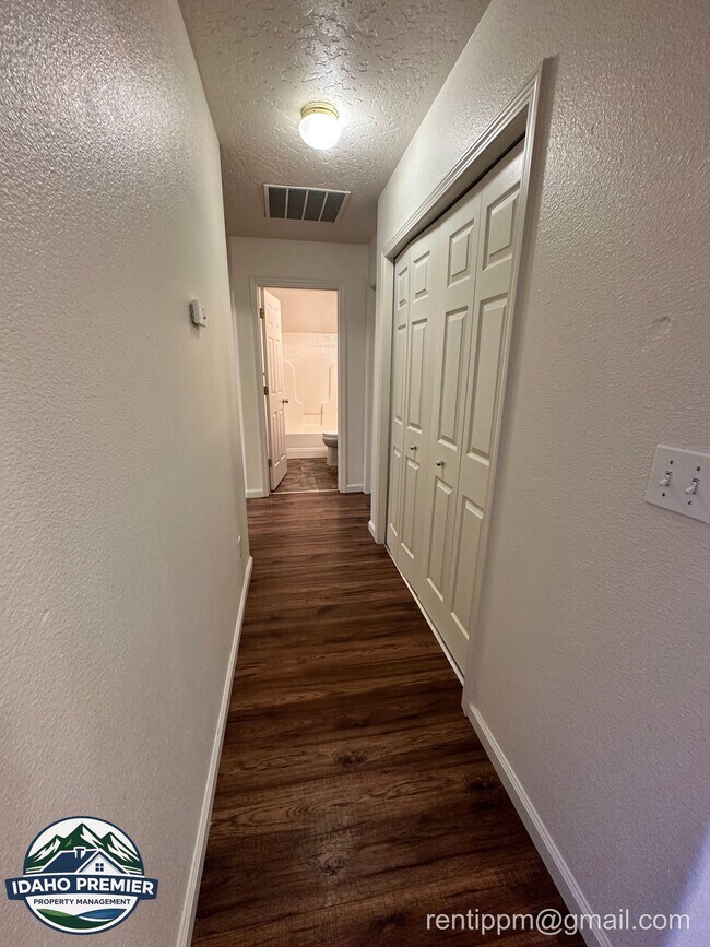 Building Photo - 10977 W Altair St