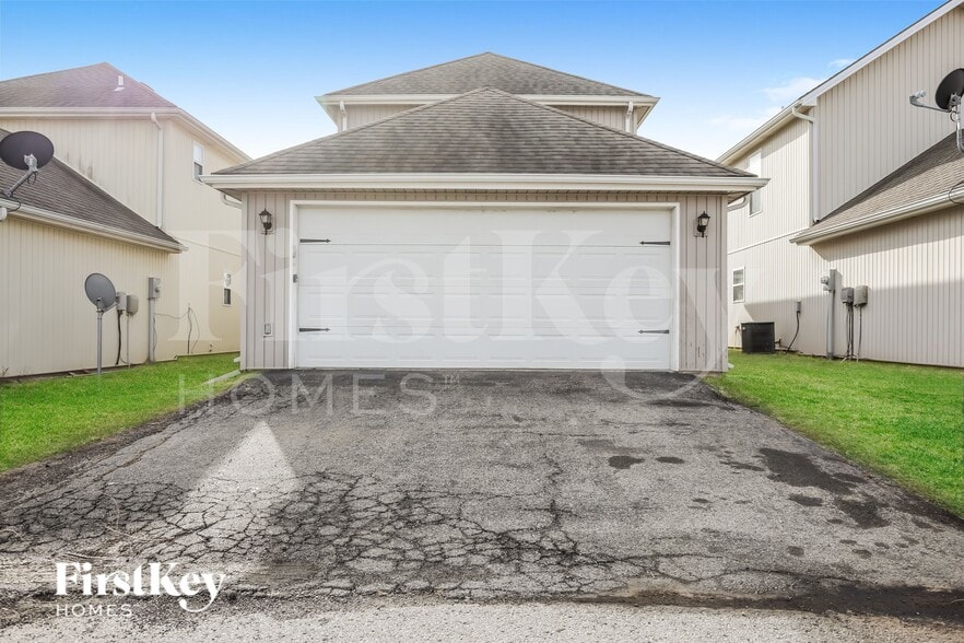 Building Photo - 316 NE Coldwater Creek Dr