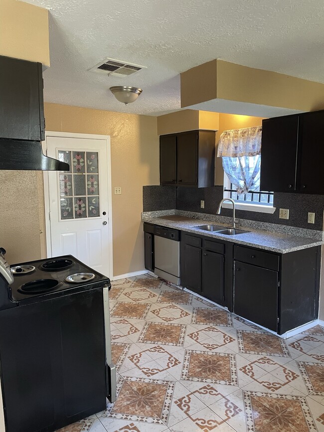 Building Photo - 4751 E Ridge Creek Dr